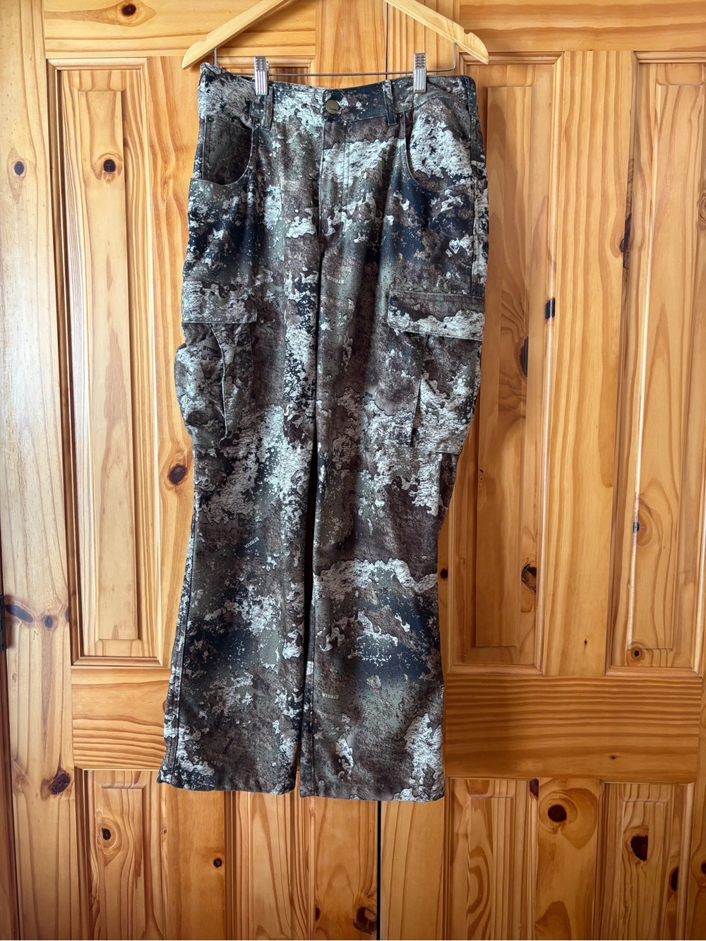 Cabela's Men's Camouflage Cargo Pants in Brown and Gray Hunting Pants